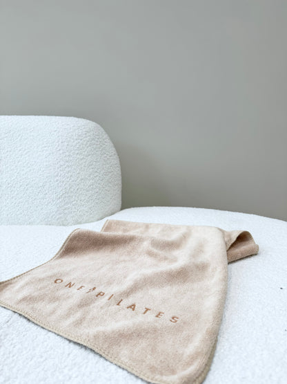 NO SWEAT HAND TOWEL IN CAMEL