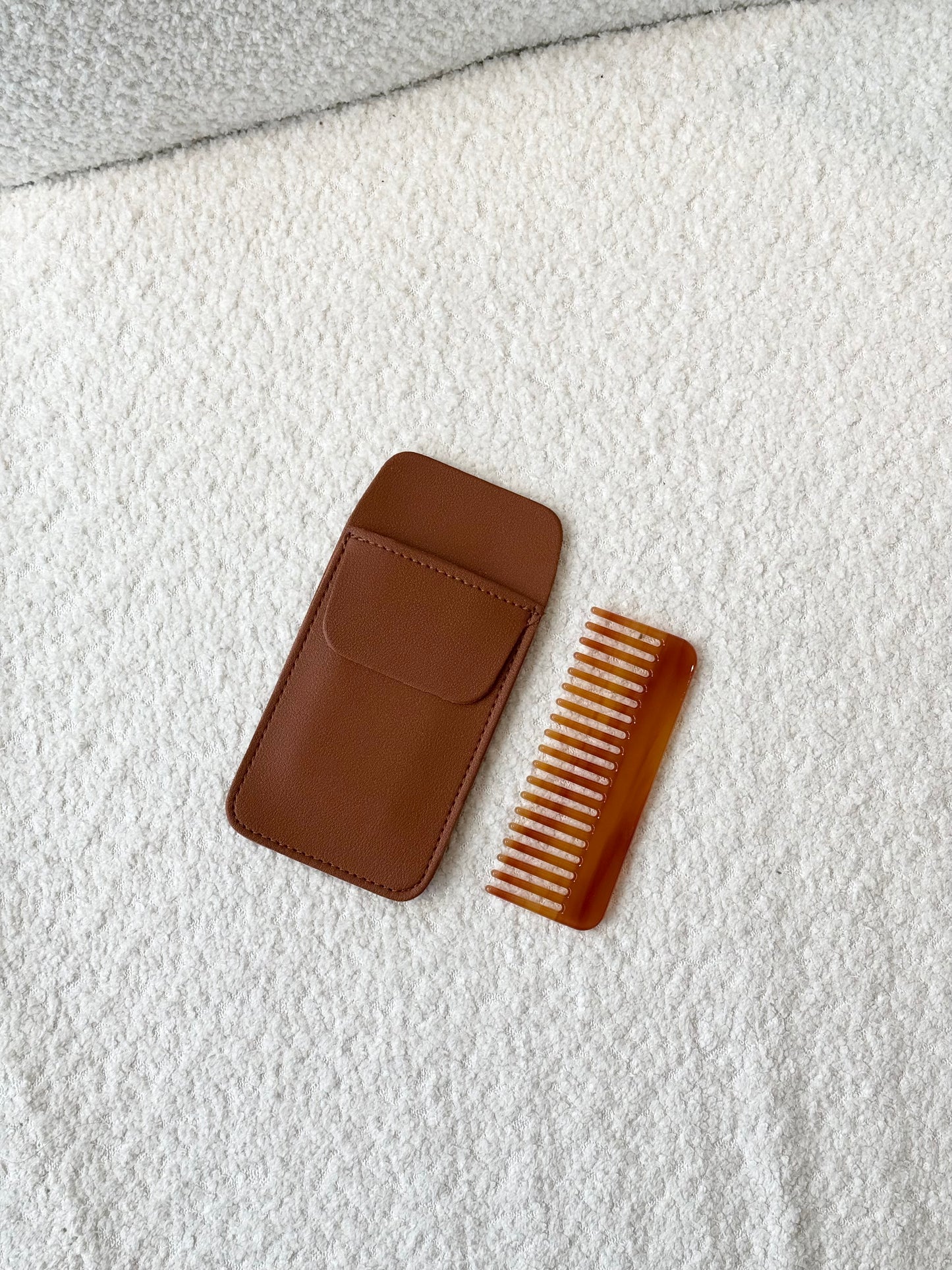 HAIR COMB + POUCH IN TAN