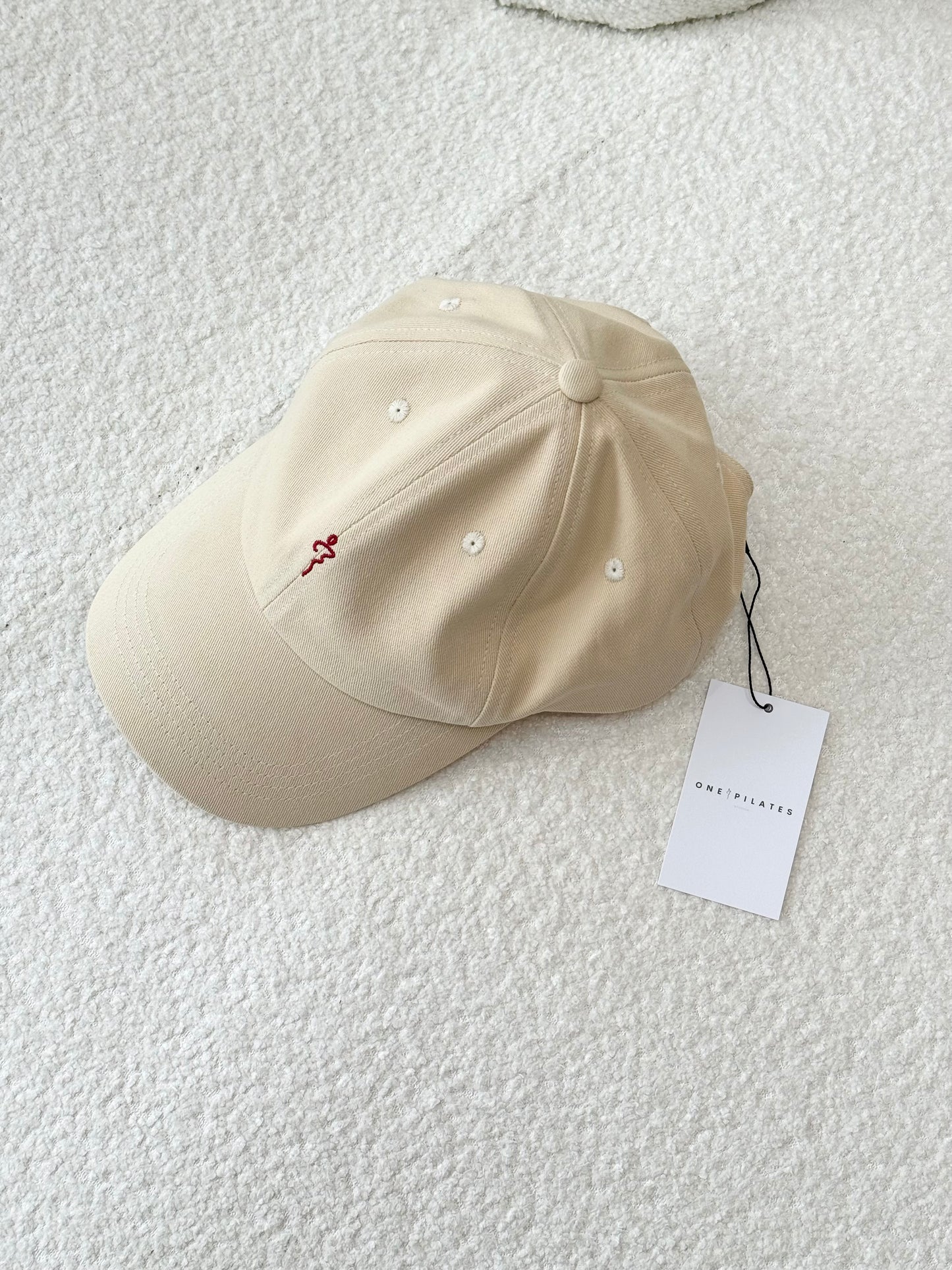 LOGO EMBROIDERED CAP IN CREAM