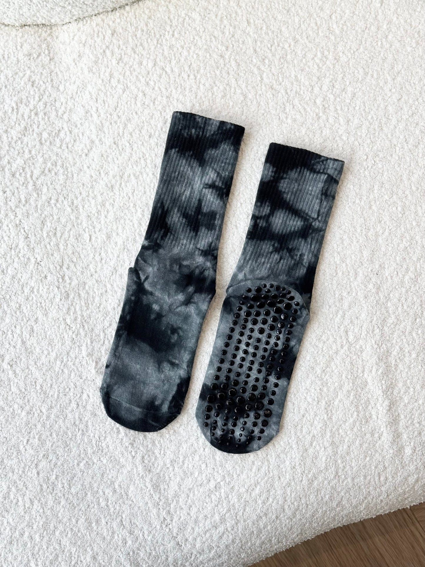 NON-SLIP GRIP SOCKS IN STORM