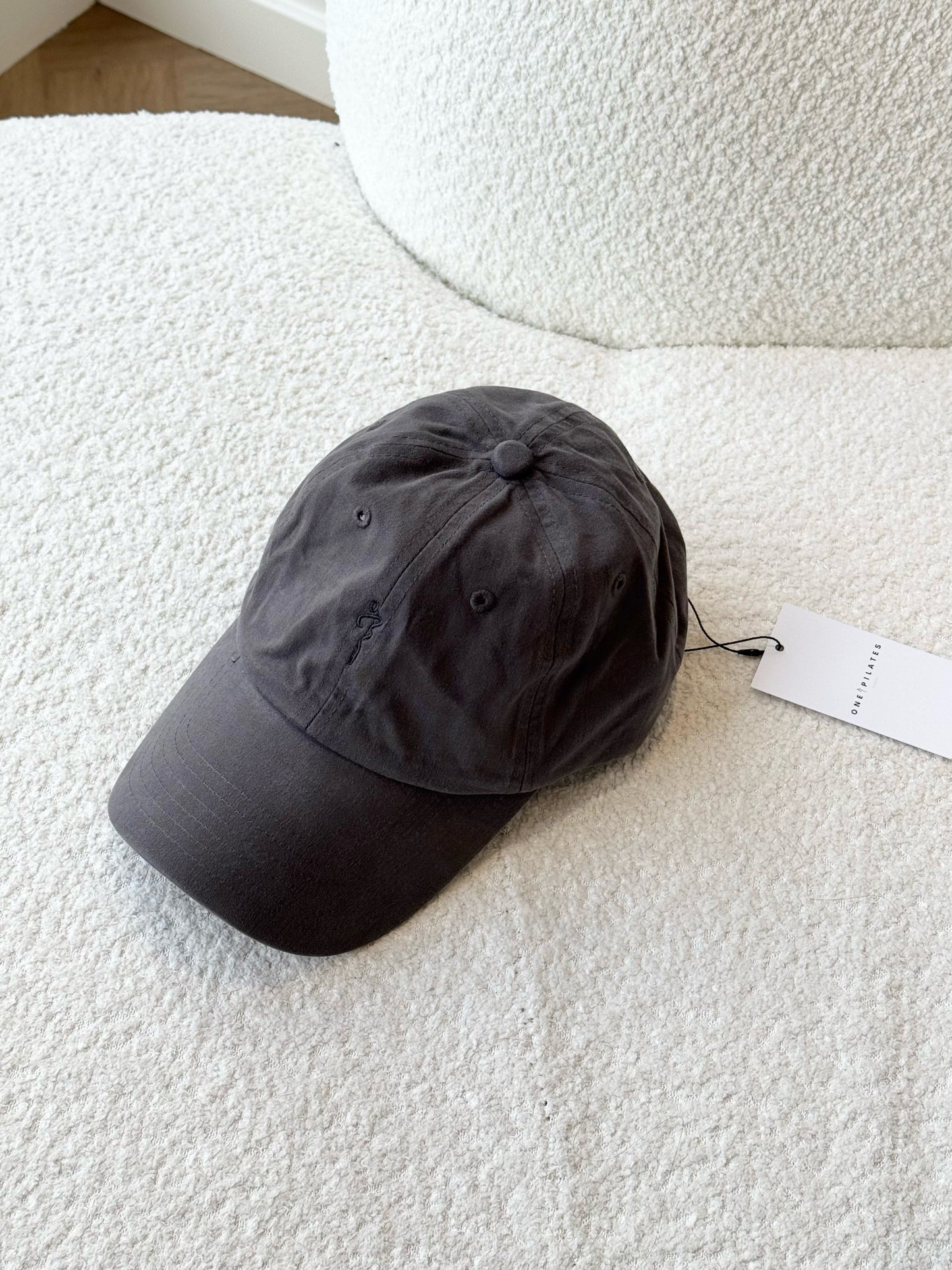 LOGO EMBROIDERED CAP IN GREY