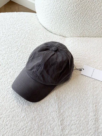 LOGO EMBROIDERED CAP IN GREY